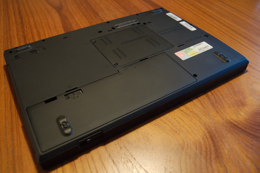 The bottom side of the Thinkpad (as well as sides) are possible to open [photo: Henrik Hemrin]