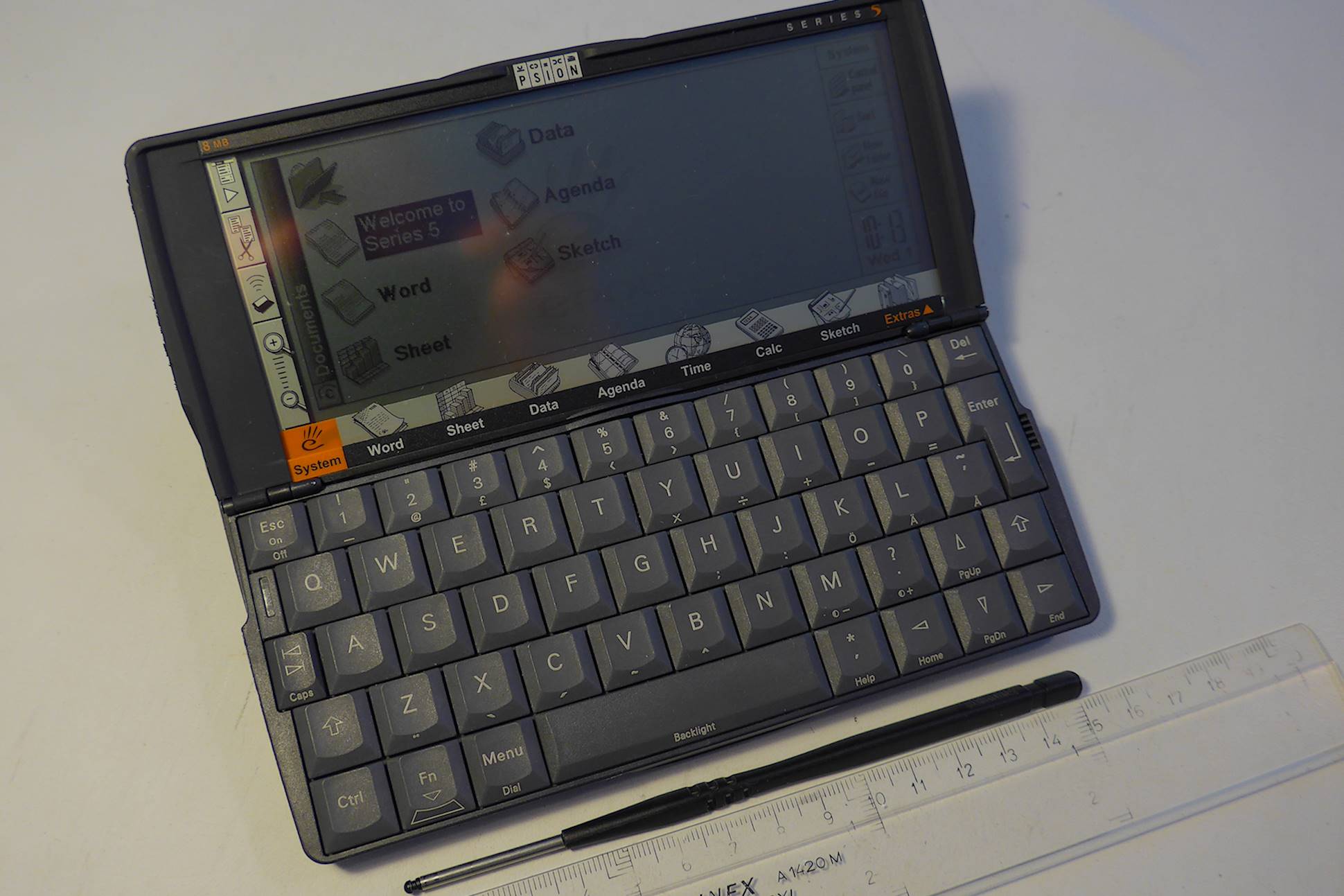 Psion Series 5 [photo: Henrik Hemrin]